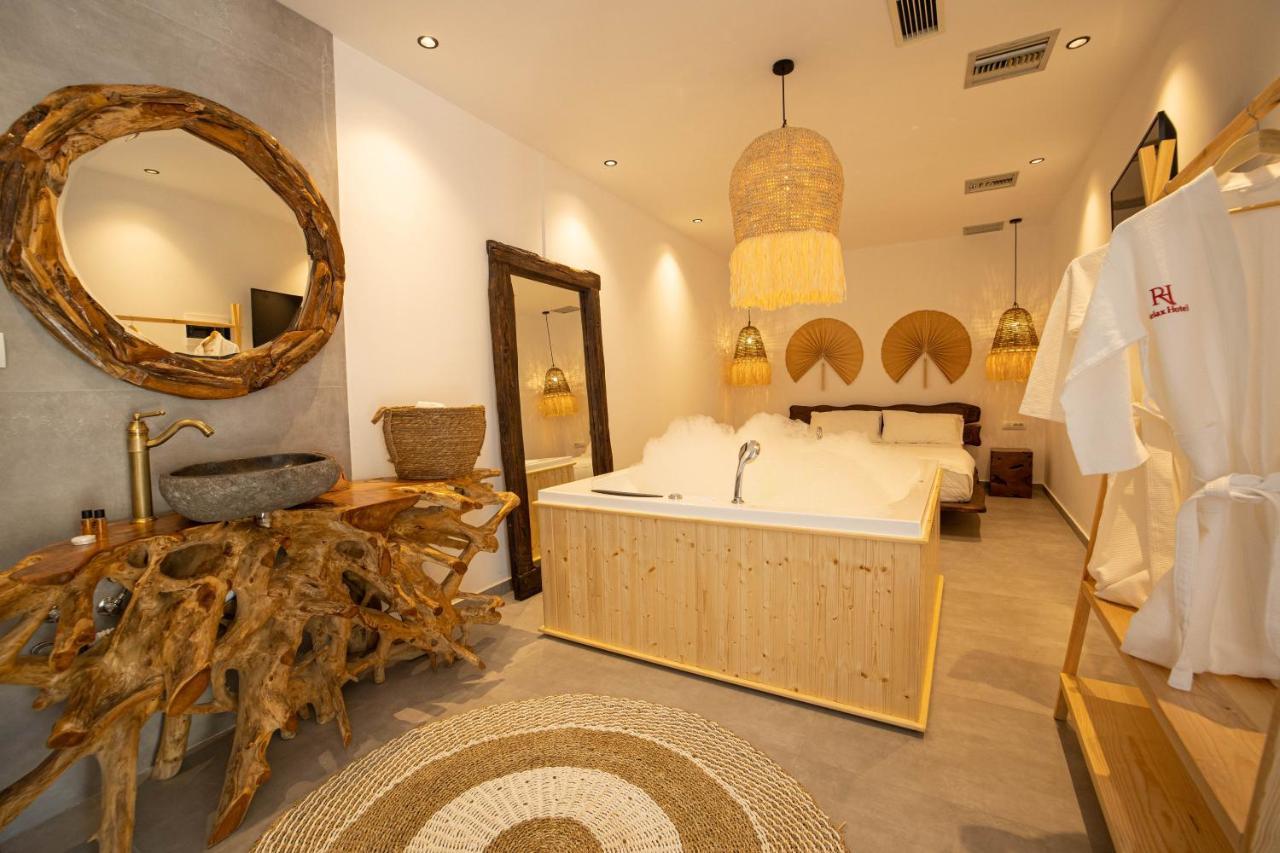 Relax Hotel Ksamil Bagian luar foto